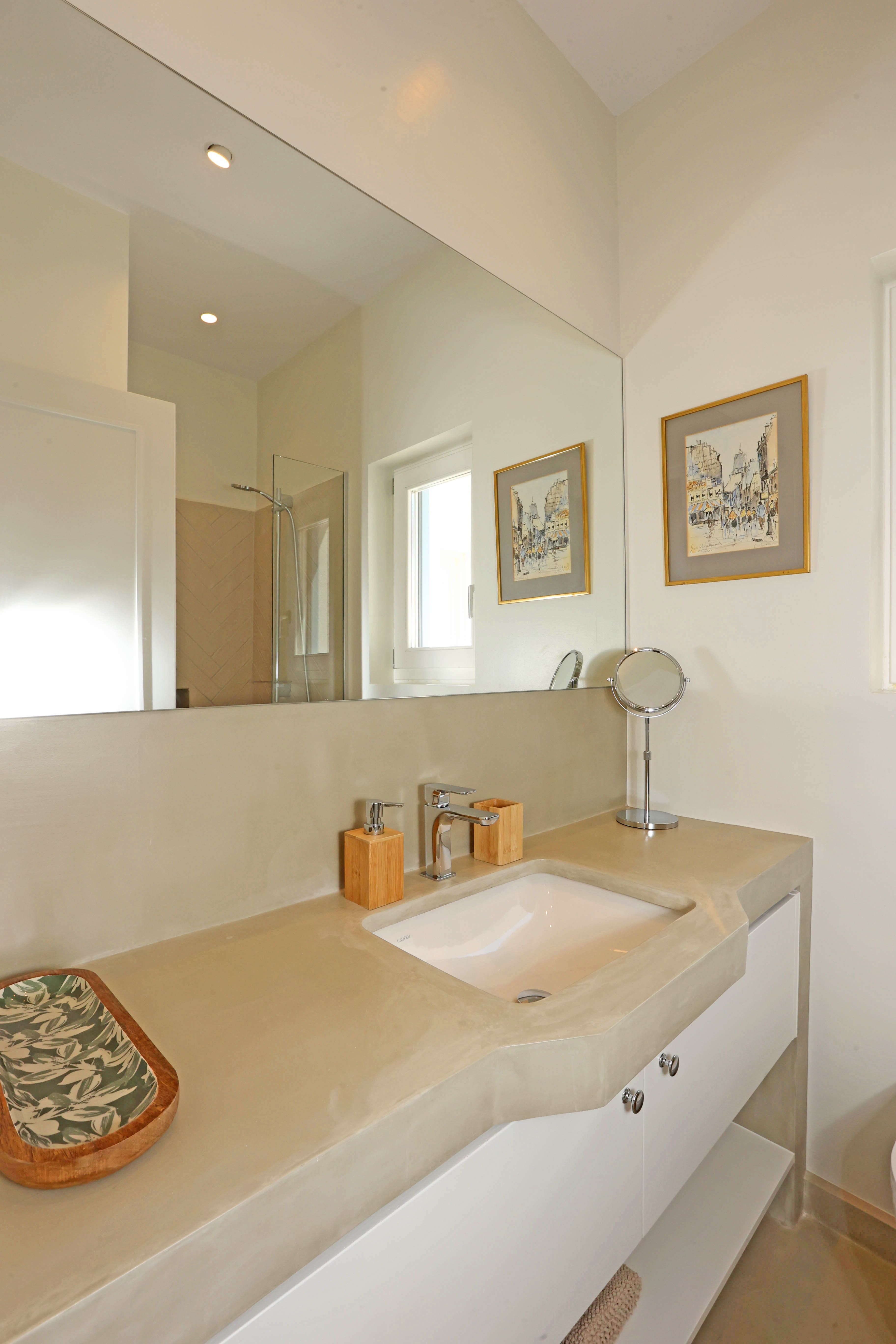 Guestbed3 bathroom