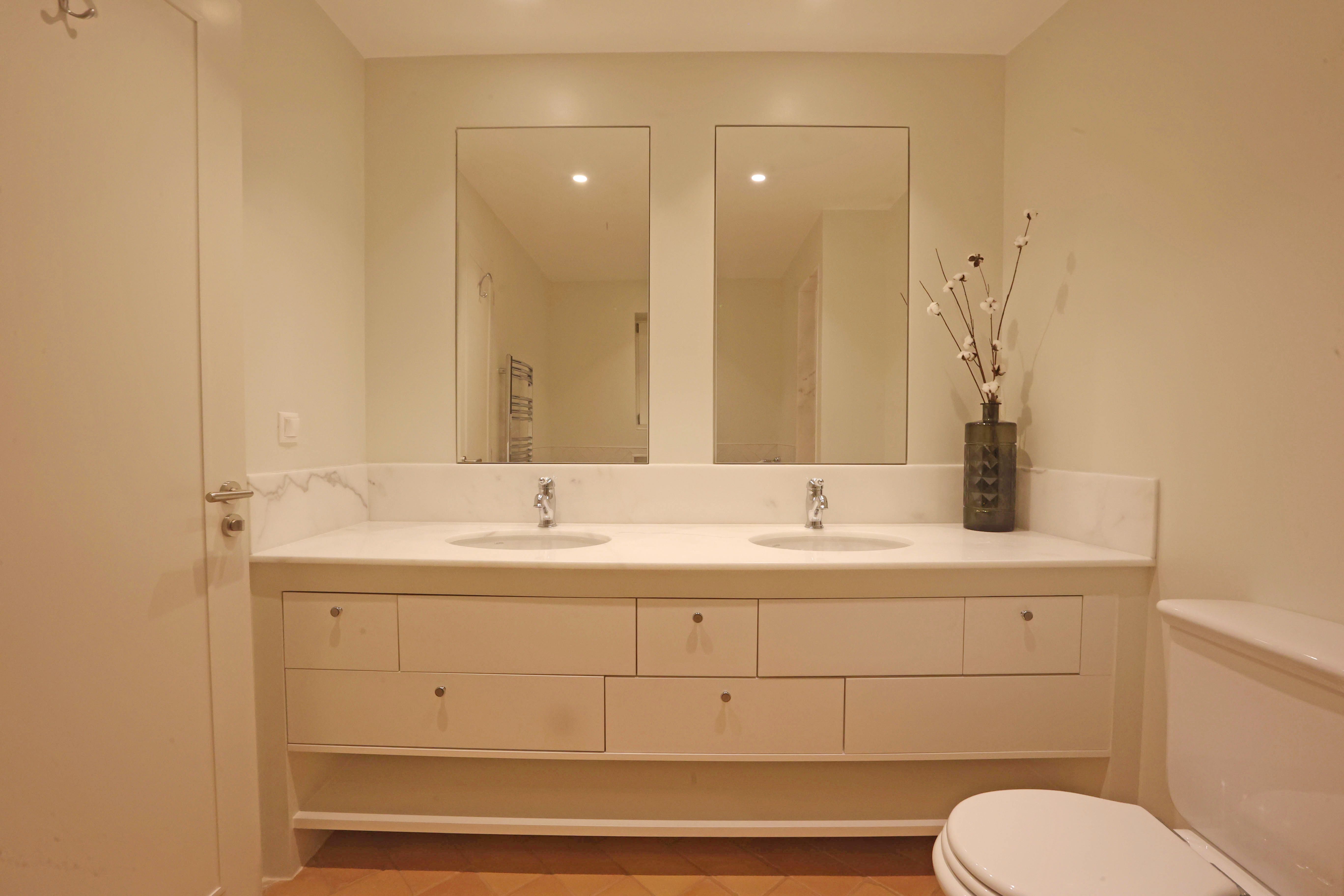 Master bathroom 1